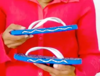 Chinelos Personalizados com strass Técnica ondinha